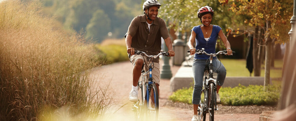 Cyclists-Riding-on-the-Riverwalk
